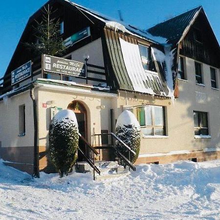 Restaurace A Penzion Maja Бенецко Екстер'єр фото