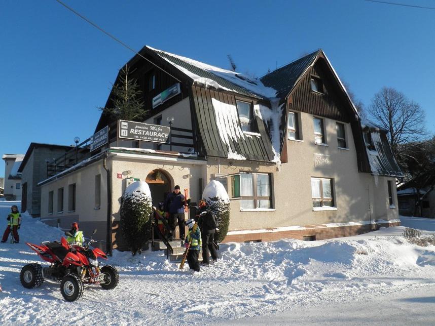 Restaurace A Penzion Maja Бенецко Екстер'єр фото