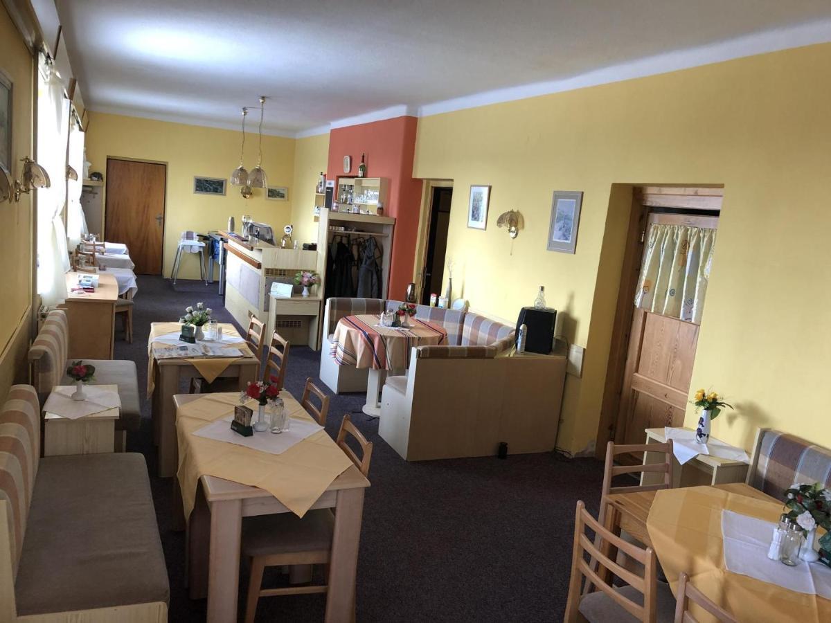 Restaurace A Penzion Maja Бенецко Екстер'єр фото